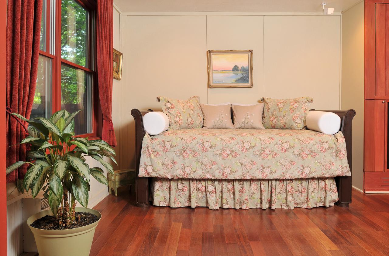 1795 Acorn Inn Bed And Breakfast Canandaigua Extérieur photo
