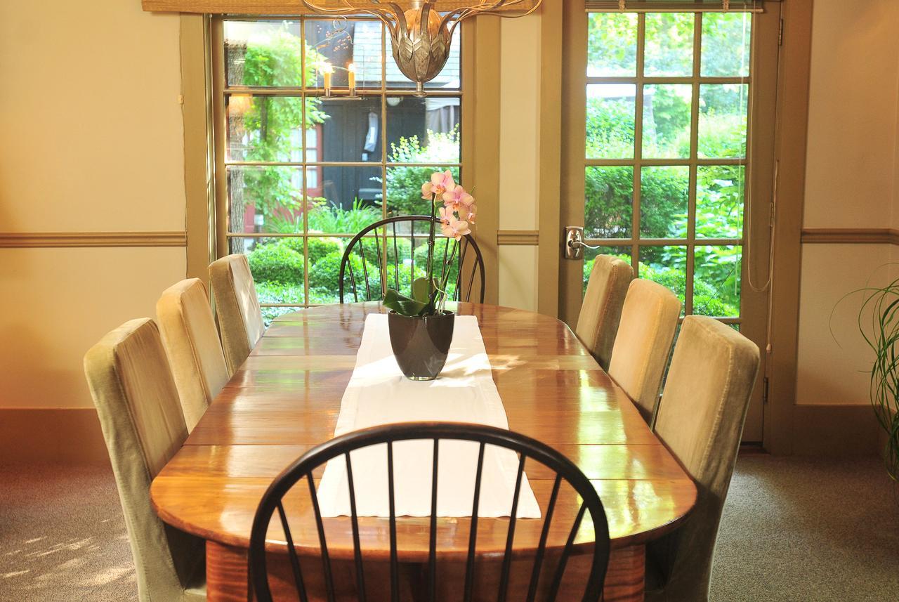 1795 Acorn Inn Bed And Breakfast Canandaigua Extérieur photo